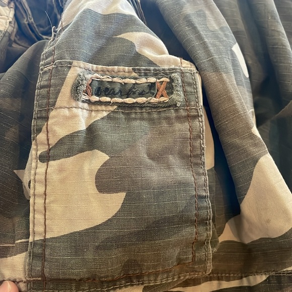Wearfirst Camo shorts long style fit like a 32 - Picture 9 of 9